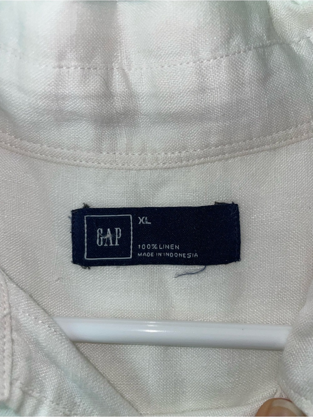 Lightweight White Linen Button-Up Shirt for Women - Picture 3 of 3